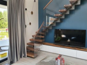 Стеклянные ограждения от компании «Галерея Лестниц» — современный выбор для интерьера